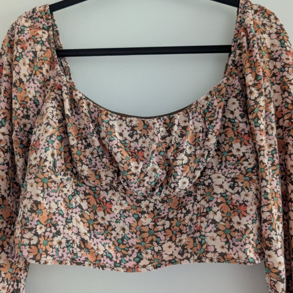 3/$30 retro style long sleeve bodice floral top - Picture 2 of 9